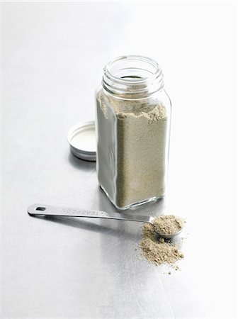 Jar of dried spices Photographie de stock - Premium Libres de Droits, Code: 649-06488866