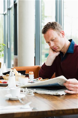 simsearch:649-06352541,k - Businessman reading at breakfast Foto de stock - Royalty Free Premium, Número: 649-06488878