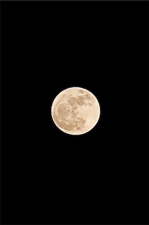 Moon illuminated in night sky Foto de stock - Sin royalties Premium, Código: 649-06488941