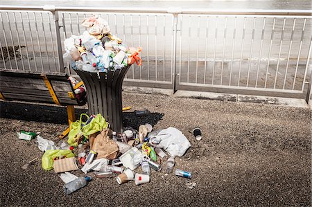 environmental pollution of garbage - Trash overflowing from bin Stock Photo - Premium Royalty-Free, Code: 649-06488943