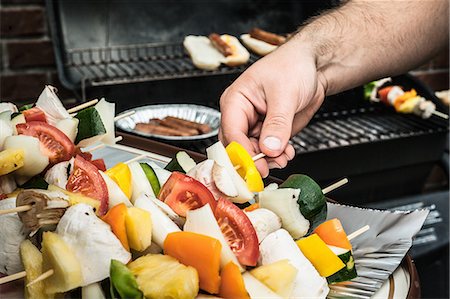 Man grilling vegetable skewers Stockbilder - Premium RF Lizenzfrei, Bildnummer: 649-06488954