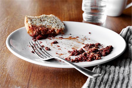 end - Empty dinner plate on table Photographie de stock - Premium Libres de Droits, Code: 649-06488976