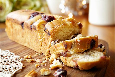 dulce (gusto) - Close up of sliced fruit cake Foto de stock - Sin royalties Premium, Código: 649-06488982