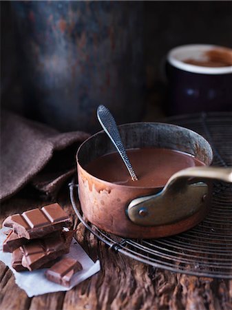 Pan of melted chocolate Fotografie stock - Premium Royalty-Free, Codice: 649-06489008