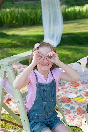 franschhoek - Girl making faces outdoors Photographie de stock - Premium Libres de Droits, Code: 649-06489039