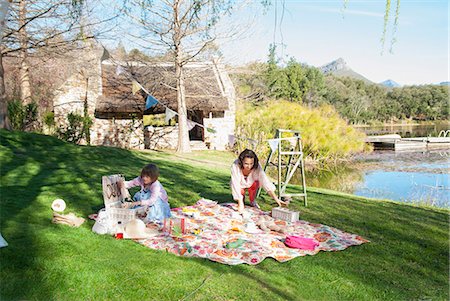 franschhoek - Mother and daughter having picnic Foto de stock - Sin royalties Premium, Código: 649-06489030