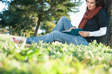 Woman reading book in grass Stock Photo - Premium Royalty-Free, Code: 649-06489060