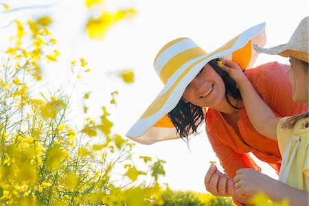 field summer - Girl putting flower in mothers hair Stock Photo - Premium Royalty-Free, Code: 649-06489078