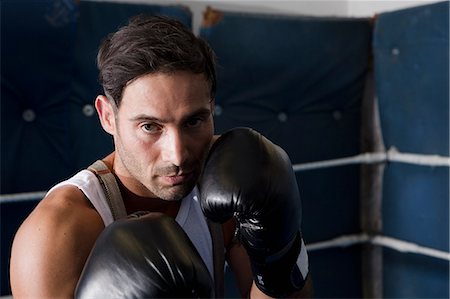 Boxer with raised fists in ring Stock Photo - Premium Royalty-Free, Code: 649-06489204