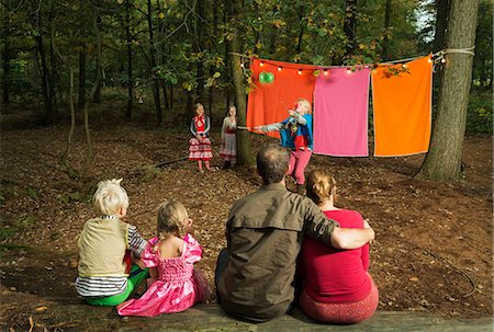 dad girl dress up - Childrens theater improvised in woods Stock Photo - Premium Royalty-Free, Code: 649-06489439