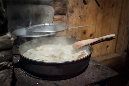 steam cooking - Pot of stew cooking on stove Stock Photo - Premium Royalty-Free, Code: 649-06489676