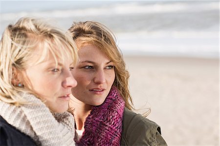 danemark - Women standing together on beach Photographie de stock - Premium Libres de Droits, Code: 649-06489769