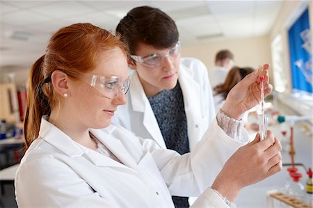 Students working in chemistry lab Fotografie stock - Premium Royalty-Free, Codice: 649-06489948