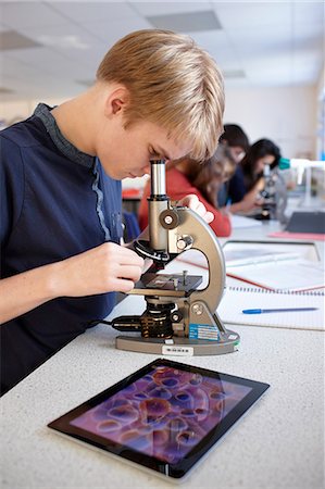 photographs inside a high school classroom - Student using microscope in class Stock Photo - Premium Royalty-Free, Code: 649-06489954