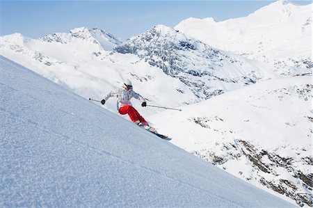 simsearch:649-09139019,k - Skier on snowy slope Stockbilder - Premium RF Lizenzfrei, Bildnummer: 649-06490020
