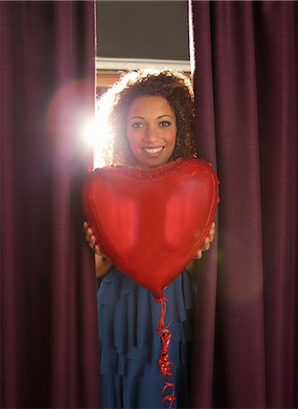 Woman holding heart shaped balloon Foto de stock - Sin royalties Premium, Código: 649-06532782