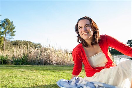 simsearch:649-06533017,k - Woman sitting in grass in park Stock Photo - Premium Royalty-Free, Code: 649-06533024