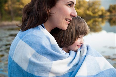 Mother and daughter wrapped in blanket Stock Photo - Premium Royalty-Free, Code: 649-06533033