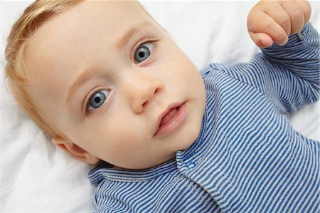 Baby girl laying on crib Stock Photo - Premium Royalty-Free, Code: 649-06533087