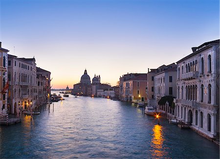 dawn in city - Buildings on urban canal Stock Photo - Premium Royalty-Free, Code: 649-06533181