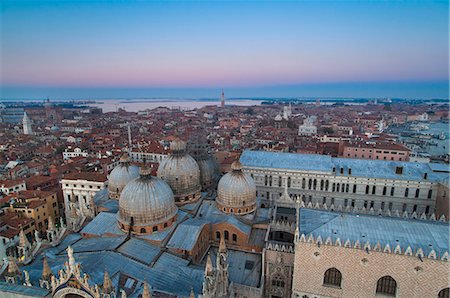 Aerial view of cityscape Fotografie stock - Premium Royalty-Free, Codice: 649-06533194