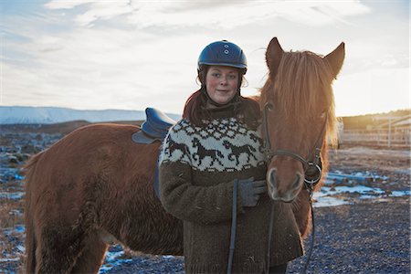 reykjavik - Woman smiling with horse outdoors Photographie de stock - Premium Libres de Droits, Code: 649-06533302