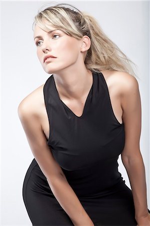 simsearch:614-06718752,k - Woman wearing black gown Stockbilder - Premium RF Lizenzfrei, Bildnummer: 649-06533571