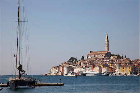 rovigno - Tower over village and waterfront Photographie de stock - Premium Libres de Droits, Code: 649-06533593