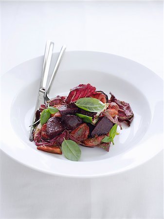 simsearch:649-06622968,k - Plate of beetroot and radicchio salad Stock Photo - Premium Royalty-Free, Code: 649-06622138