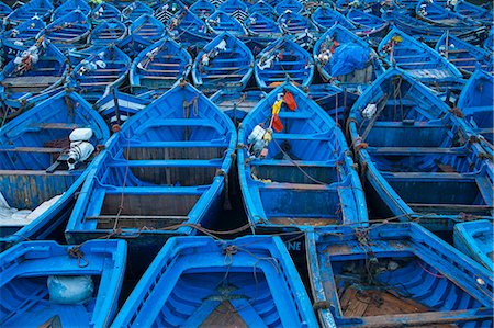 simsearch:832-08007699,k - Blue boats docked in harbor Fotografie stock - Premium Royalty-Free, Codice: 649-06622265