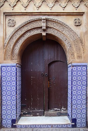 eingang - Ornate arched doorway with tiles Foto de stock - Sin royalties Premium, Código: 649-06622267