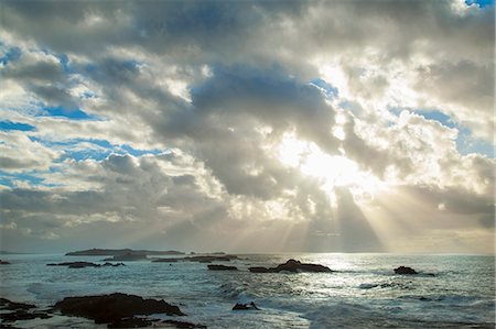 simsearch:649-06622288,k - Sun shining through clouds over beach Stock Photo - Premium Royalty-Free, Code: 649-06622270