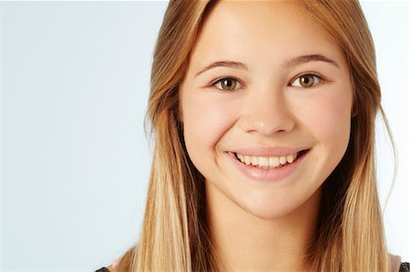 simsearch:649-06717831,k - Close up of teenage girls smiling face Photographie de stock - Premium Libres de Droits, Code: 649-06622438