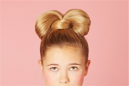 simsearch:649-06717622,k - Teenage girl with ornate hairdo Foto de stock - Royalty Free Premium, Número: 649-06622444