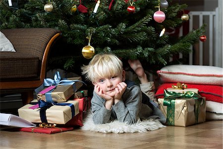 simsearch:614-06624568,k - Boy laying under Christmas tree Stock Photo - Premium Royalty-Free, Code: 649-06622466