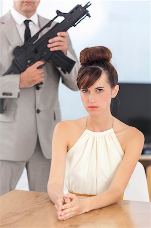 Woman and boyfriend with machine gun Foto de stock - Sin royalties Premium, Código: 649-06622581