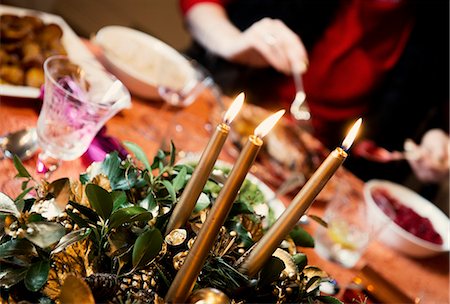 Candles burning in centerpiece Foto de stock - Sin royalties Premium, Código: 649-06622618