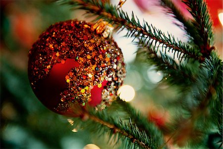 sparkling - Close up of Christmas ornament Foto de stock - Sin royalties Premium, Código: 649-06622612