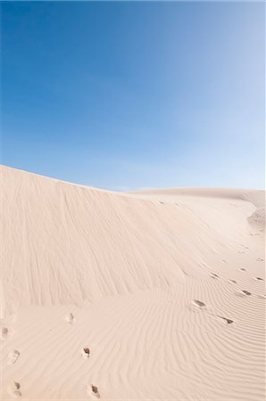 Premium AI Image  a sand dune with a blue sky and a yellow sand