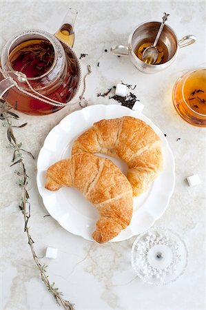 food tablecloth close up nobody - Croissants, honey and tea on table Stock Photo - Premium Royalty-Free, Code: 649-06622637
