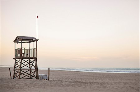 Lifeguard tower on beach Stock Photo - Premium Royalty-Free, Code: 649-06622633