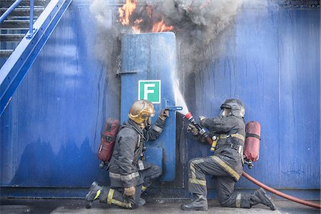 Firefighters in simulation training Stock Photo - Premium Royalty-Free, Code: 649-06622765
