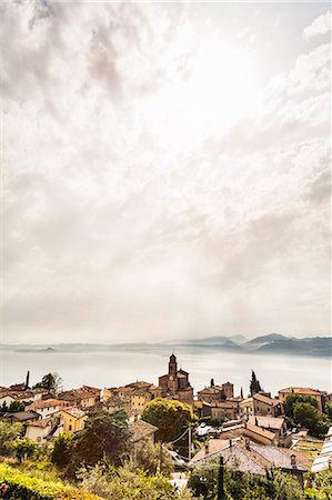 duomo di lucca - Rooftops of coastal village Foto de stock - Sin royalties Premium, Código: 649-06622992