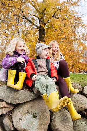 family rubber boots - Children wearing rain boots outdoors Foto de stock - Sin royalties Premium, Código: 649-06623067