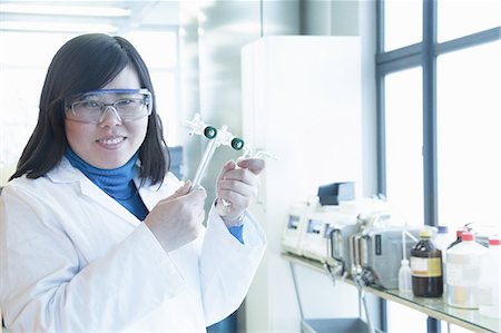 Scientist working in lab Foto de stock - Sin royalties Premium, Código: 649-06623151