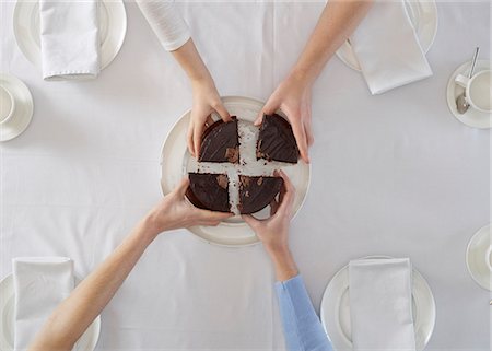 place setting on white - Overhead view of people sharing dessert Stock Photo - Premium Royalty-Free, Code: 649-06623168