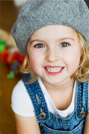 salopette - Close up of girls smiling face Photographie de stock - Premium Libres de Droits, Code: 649-06716793