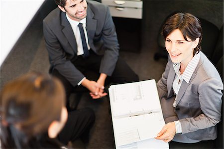 reliure à anneaux - Business people talking in office Photographie de stock - Premium Libres de Droits, Code: 649-06717060