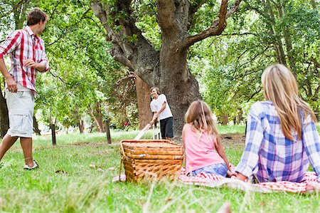 dads playing sports with kids - Family relaxing together in park Stock Photo - Premium Royalty-Free, Code: 649-06717258