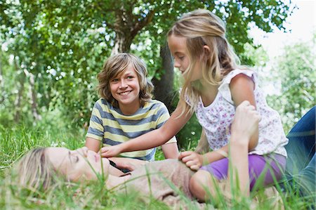 simsearch:649-06717257,k - Mother and children playing in park Stock Photo - Premium Royalty-Free, Code: 649-06717274